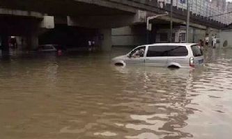 上海连夜暴雨积水严重