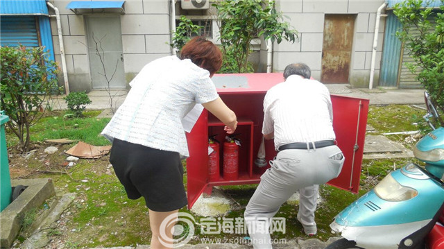 更换消防箱 谱写安全主旋律