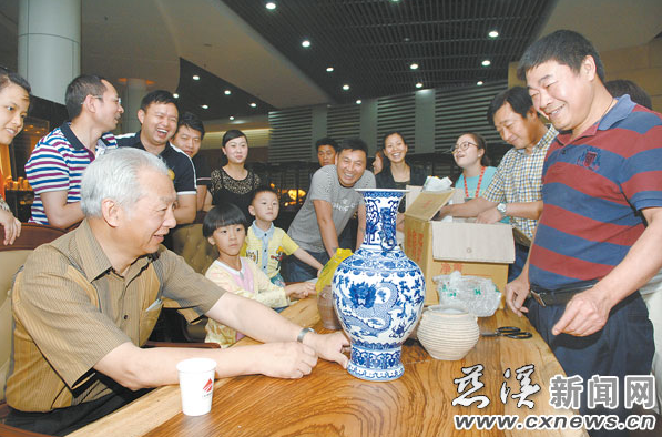 鉴宝专家蔡国声青田石雕展现场鉴宝