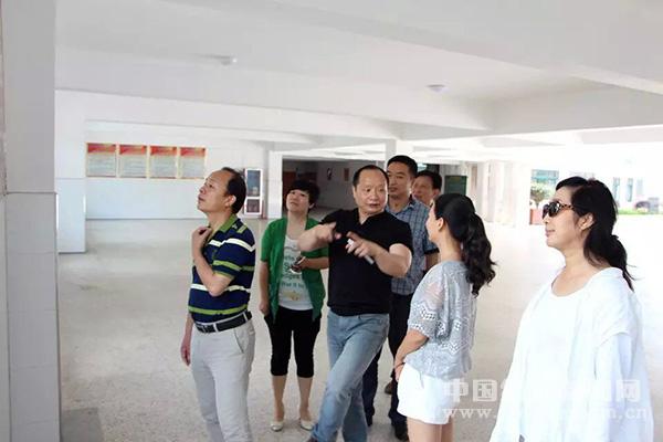 省婺剧专家来水南小学指导婺剧进校园工作--缙
