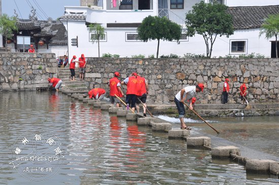 金庭镇华堂村200余名党员下河治水-嵊州新闻网