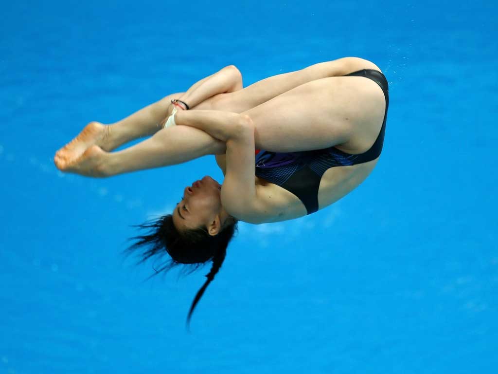 女将战袍性感进化史:从过膝长裙到露臀深V-战