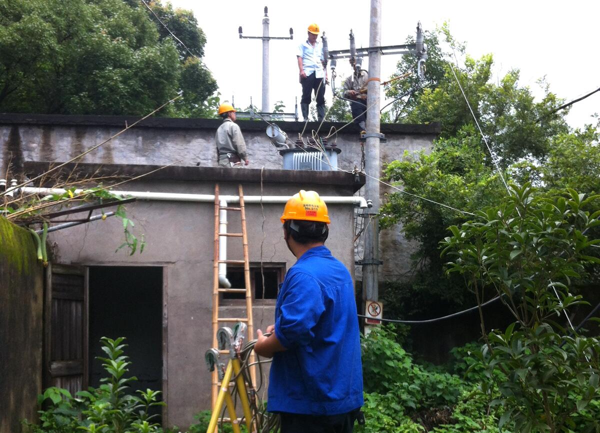 城南:汛期电力设备检修忙