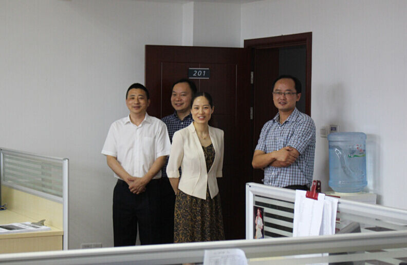 市委常委、宣传部长陈敏红到新闻网络中心调研