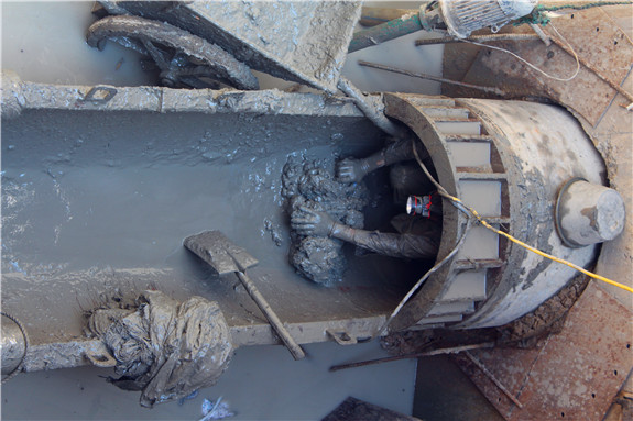 污水顶管工:地底下的搬运工--黄岩新闻网