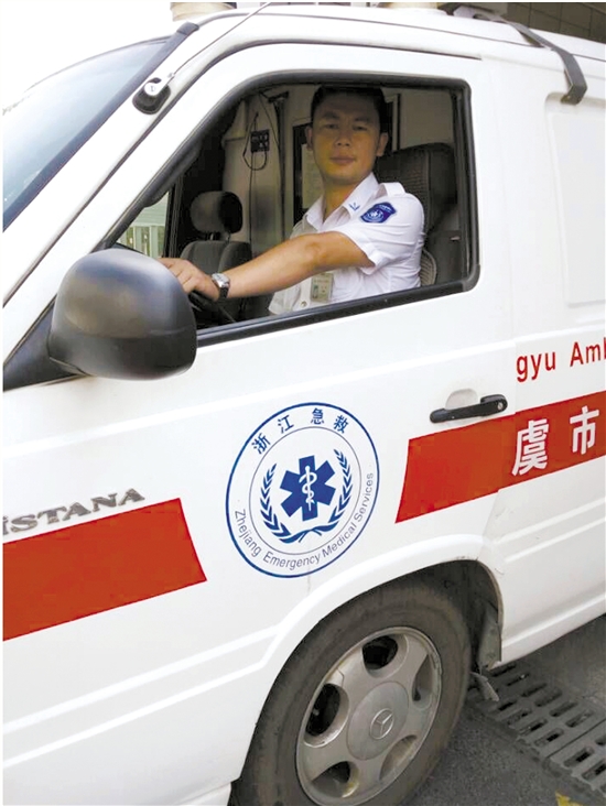 120急救车驾驶员这个特殊的岗位,决定他们必须分秒必争,与死神展开