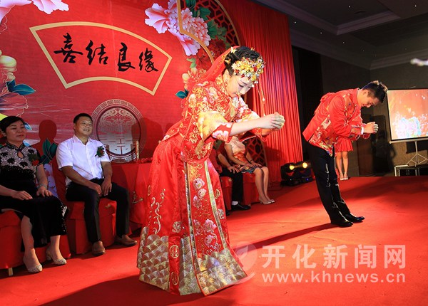开化海归姑娘钟爱中国红 中式婚礼原来可以这