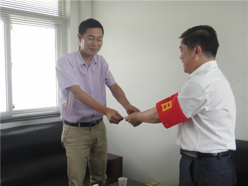石门镇党政领导慰问一线教师 --桐乡新闻网