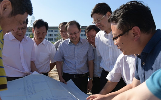 9月10日下午,台州市政协主席元茂荣来我市开展联系重点项目推进