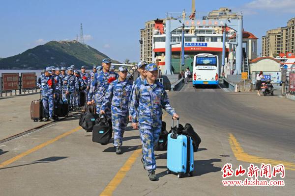 9月10日,随着船靠岸高亭客运码头,驻岱海军某部迎来今年首批新兵,据