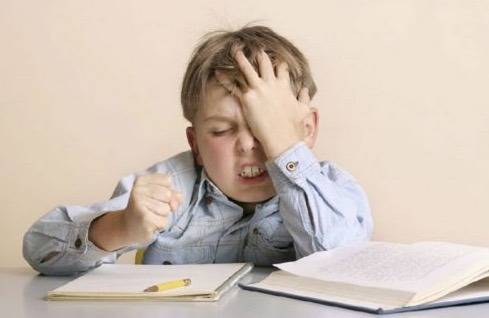 做作业全靠手机 你家孩子是否也依赖上了解题软件