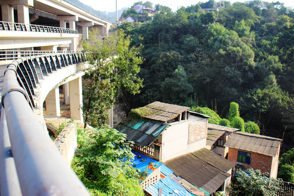 һ���䱻��Χ��