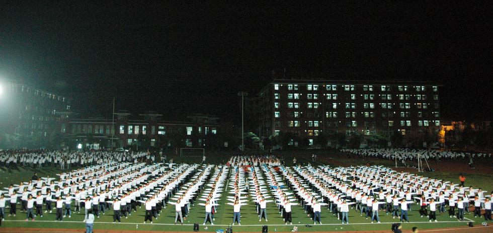 ��Уѧ����ҹ���㲥���