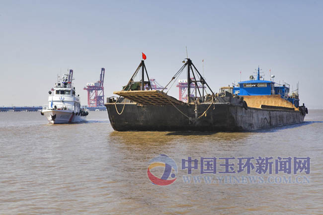一艘无证砂石船被海事强制扣押系台州沿海航行船舶首例