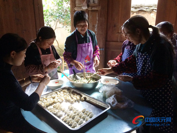 关爱留守老人 爱心人士到岭头乡东溪村送爱心