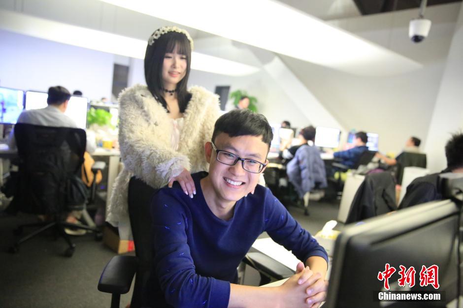 Ů��Ϸ����ʦΪְԱ��Ħ