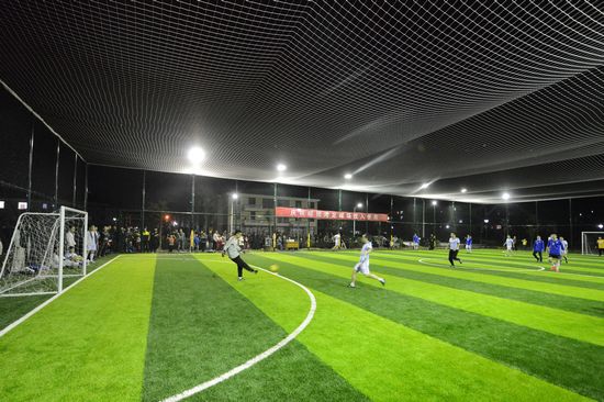 全市首个村级足球场建成启用