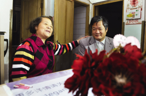 他,用爱让失独老人再展笑颜--南湖新闻网