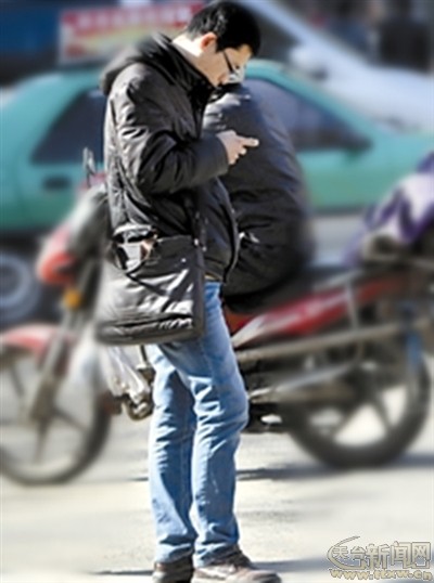 认真走路,别玩手机,拒做"低头族".