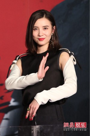 廖凡宋佳《师父》首映玩亲亲 黎明惊喜现身
