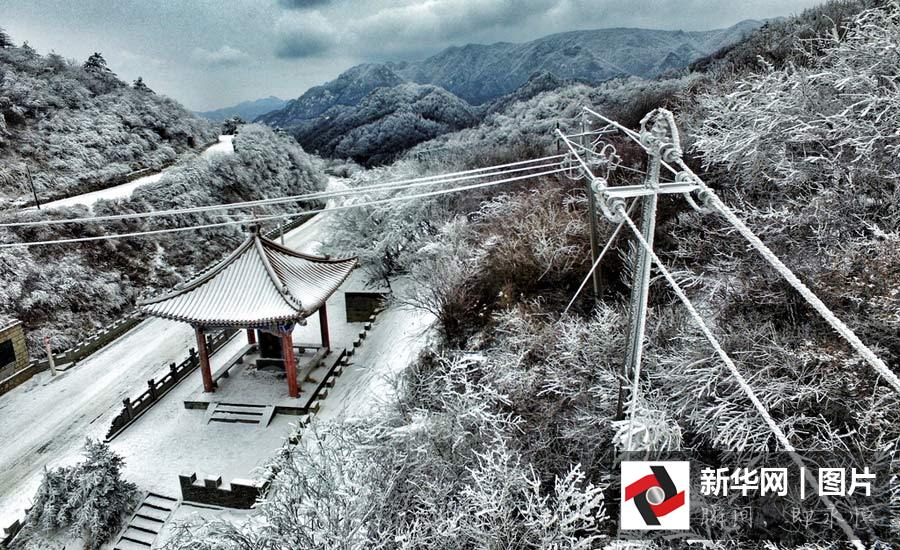 航拍秦岭冰雪世界