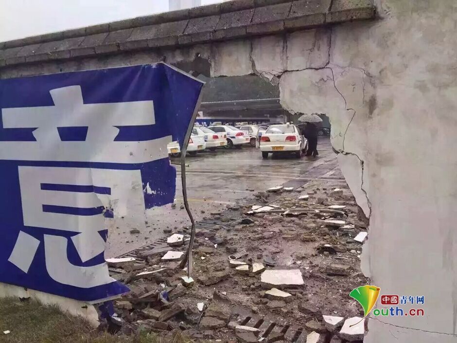 Ů���ݿ�ʧ��ײ��Χǽ