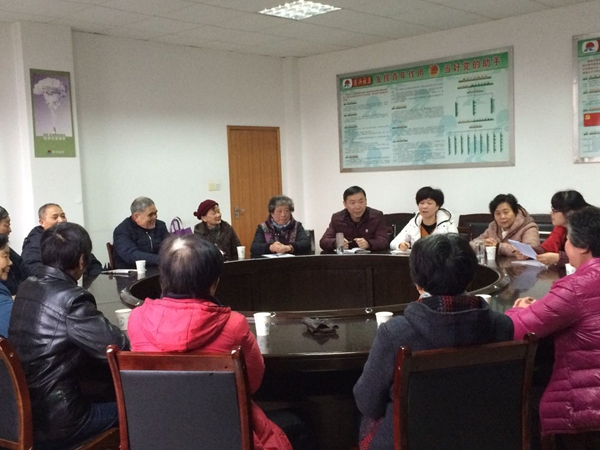 东兴社区召开老年义务巡逻员、文明督查队年终