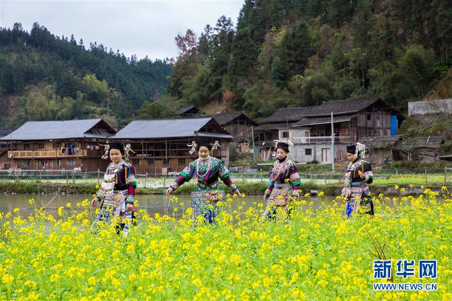 ����ͬ���ȸ���ӭ����