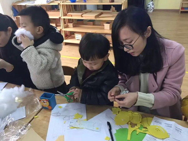 凤凰湖幼儿园举行亲子手工创意制作活动
