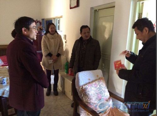 金陵社区携手爱心企业家关爱残疾人家庭(图)-2