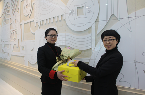 献妻张行长的真实经历_支行行长一年收入(3)