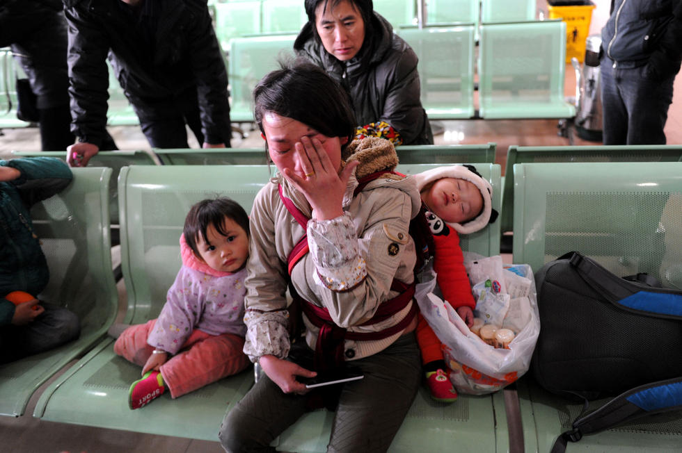 带俩娃买车票钱被骗光