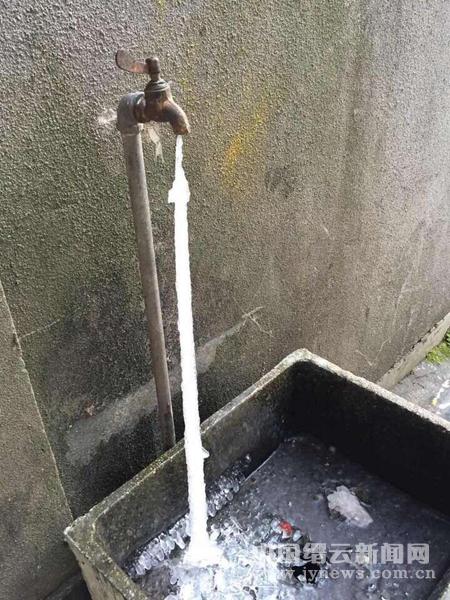水表爆裂户外应急救援队来帮忙