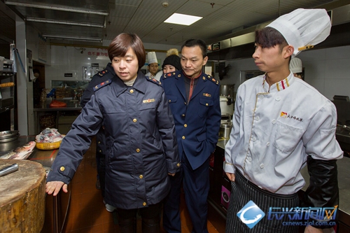 县市场监督管理局开展 放心年夜饭 专项检查(图