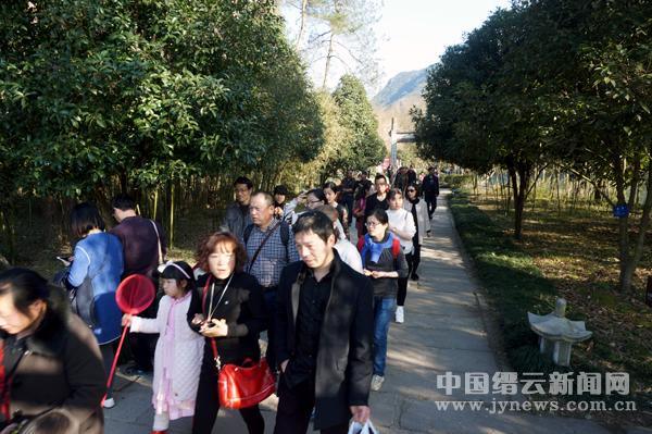 国庆长假旅游景点_浙江长假旅游收入(2)