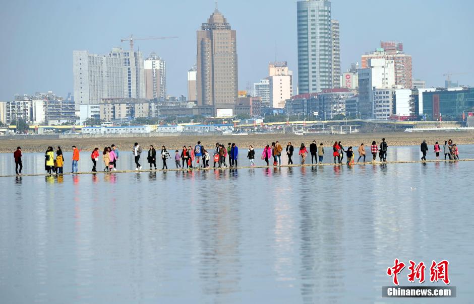 �ӽ��֡�ˮ��ʯ��������