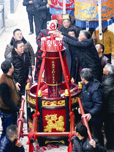 “迎大蜡烛”闹元宵