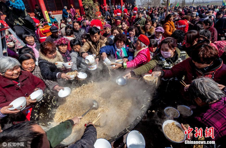 2000人同吃“大锅饭”