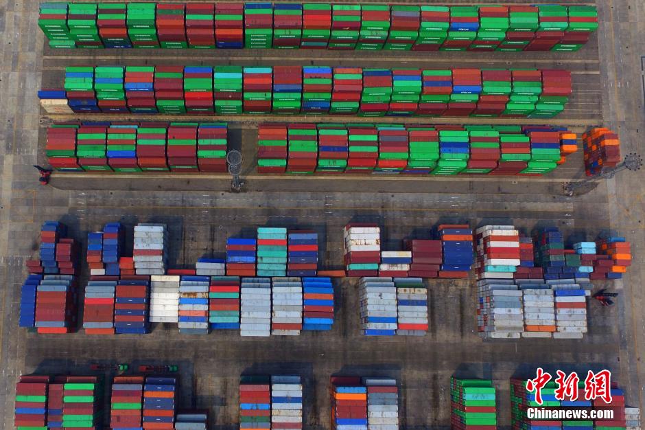 航拍南京港口集装箱