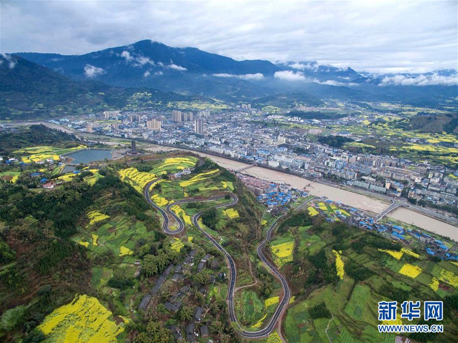 空中看芦山灾区新貌