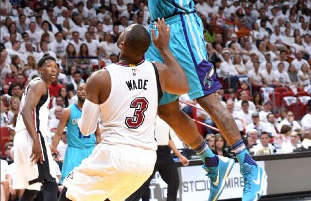 韦德两数据缔造里程碑 34岁闪电侠仍然那么狂