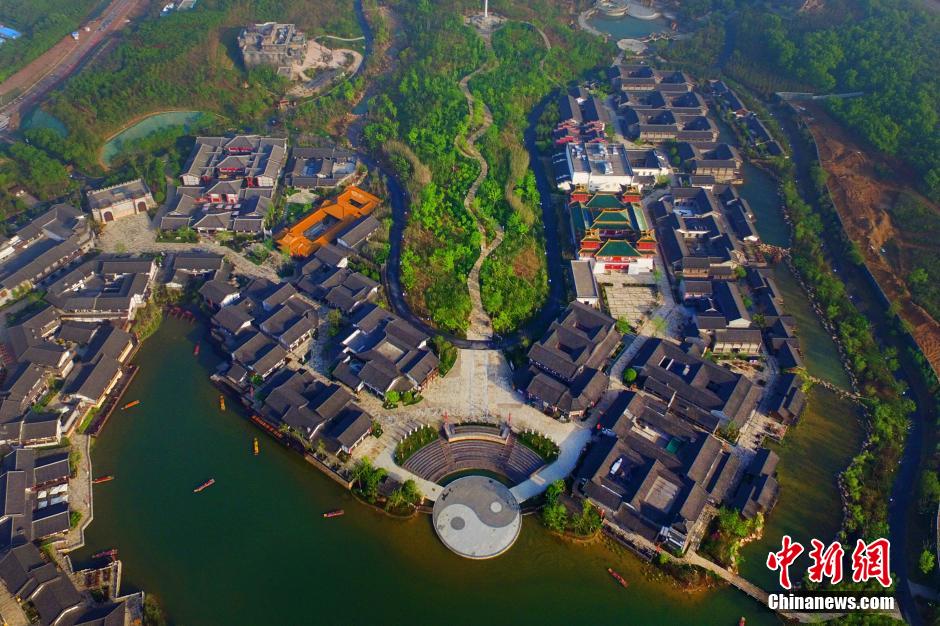 ���Ķ����κ��Ǻ���ɽɫ