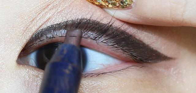 怎么翻开眼皮最快 17572886_474633.jpg