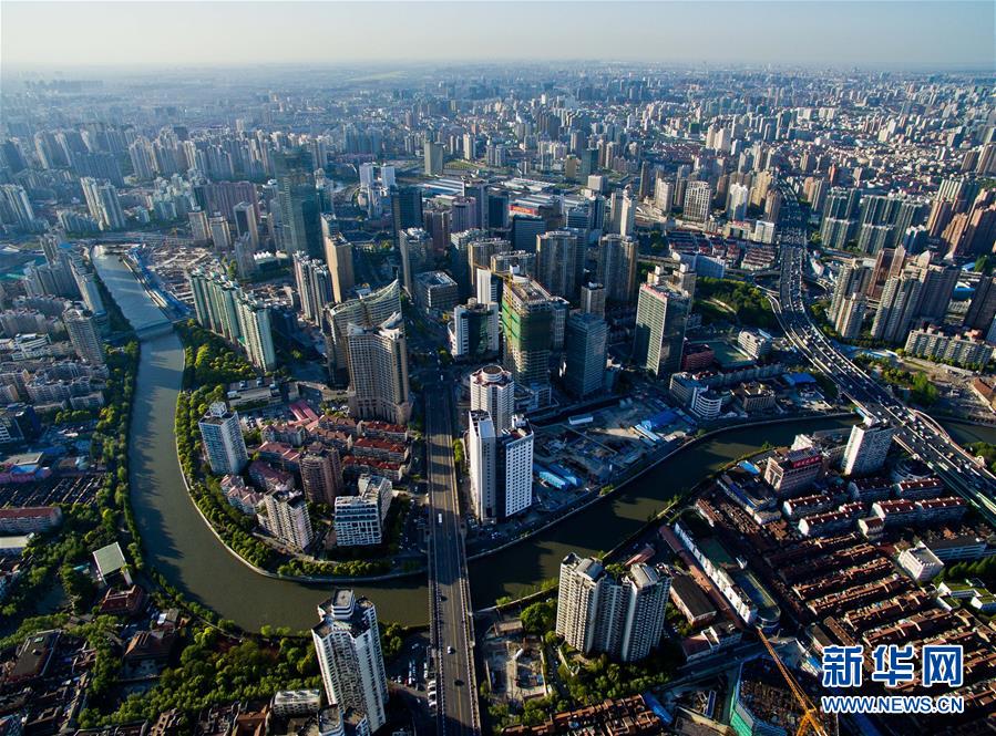 航拍上海新静安苏河湾