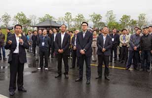 施振强介绍翠湖生态湿地公园