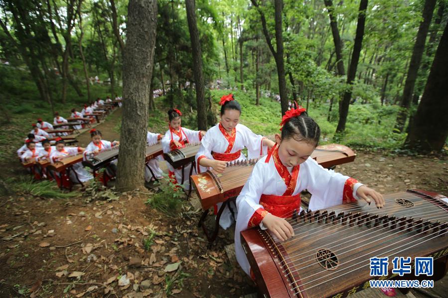 襄阳千筝同奏《卧龙吟》