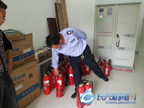 回龙山社区更换小区灭火器130个(图)-1
