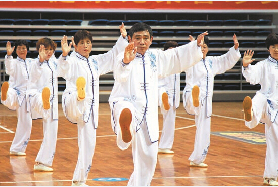 太极拳爱好者“以武会友”