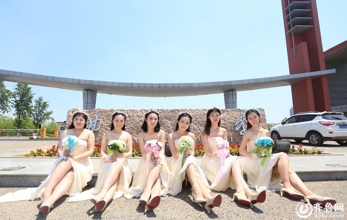 高校女生拍毕业照