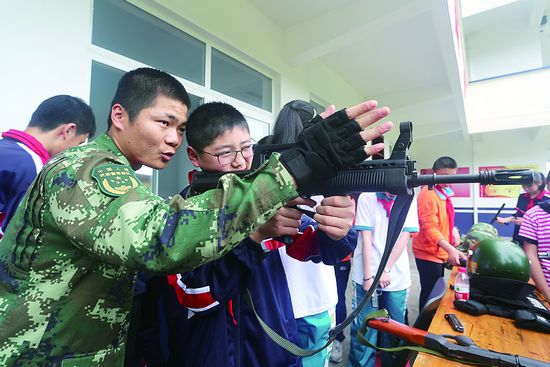 警营开放日 快乐过“六一”